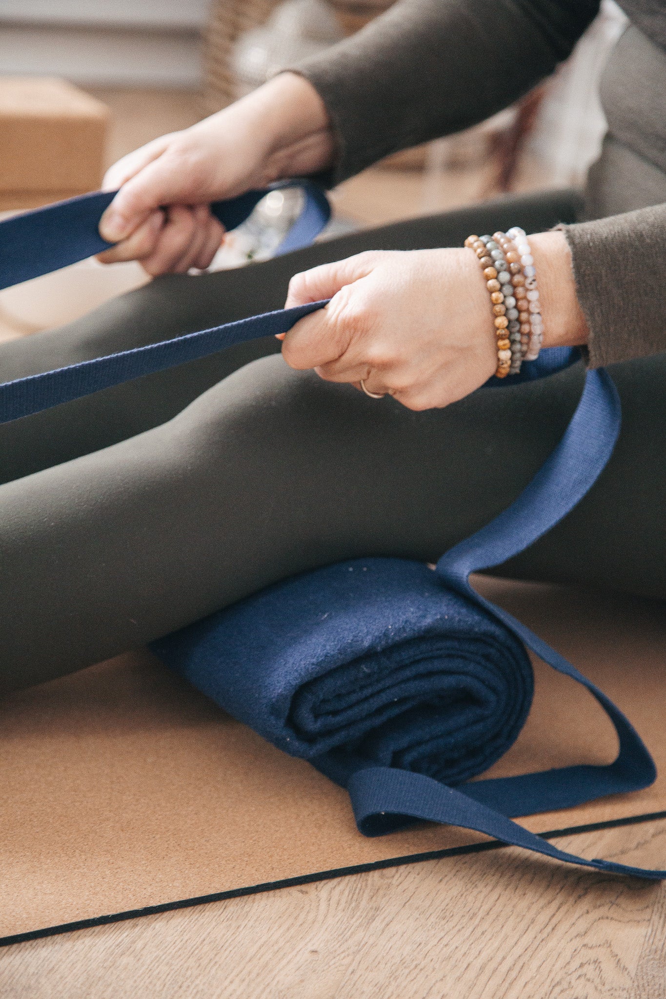 Calm Yoga Tæppe - Mørkeblå - til afspændning, yin og restorativ yoga og meditation