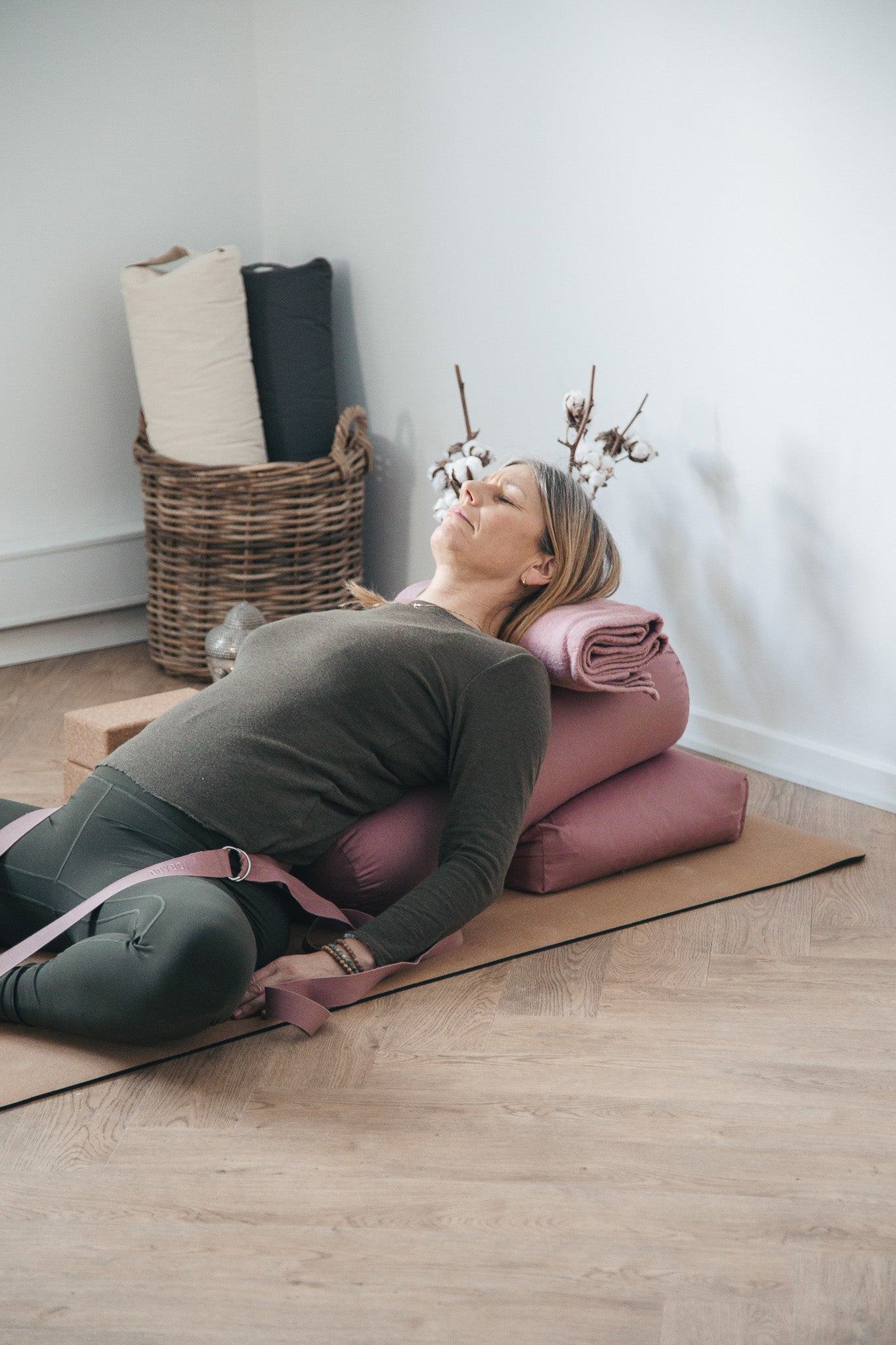 GOYOGI træningsbælte, økologisk bomuld og med en længde på hele 280 cm, uundværligt redskab til både i din daglige yogapraksis og til afspændingsøvelser yoga strap calm organic cotton yogabælte