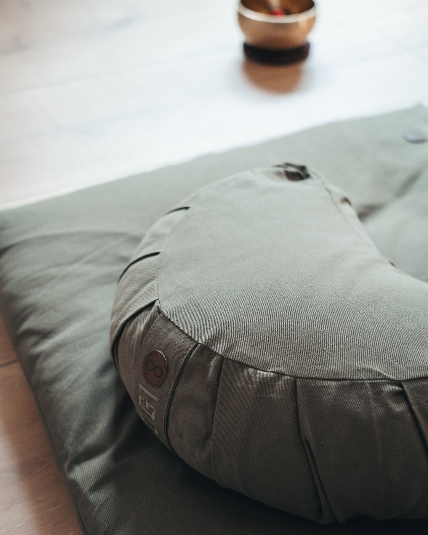 Begin meditation Crescent Bundle - Dark Olive