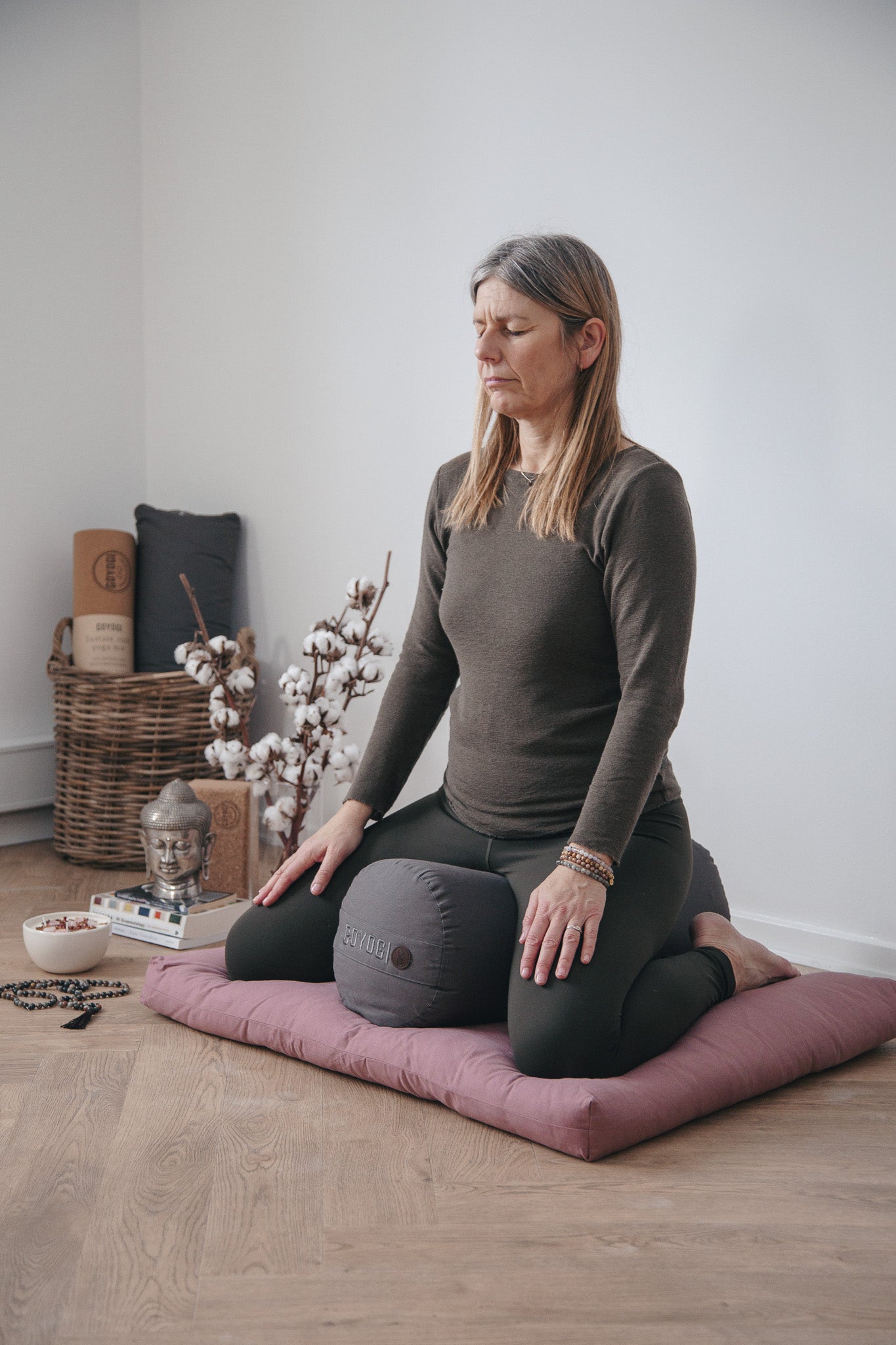 Calm Yoga Bolster - Grå - økologisk bomuld til yoga og meditation